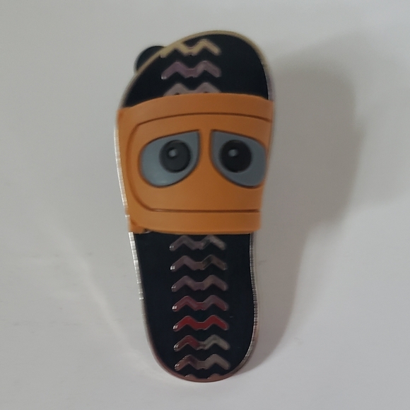 SOLD! Disney Eve and Wall•E Flip Flops Pins - Picture 3 of 5